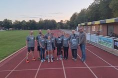 Bastian Garken von der afm Unternehmensgruppe aus Scharbeutz kleidete die Lionsrunner des TSV Neustadt ein.