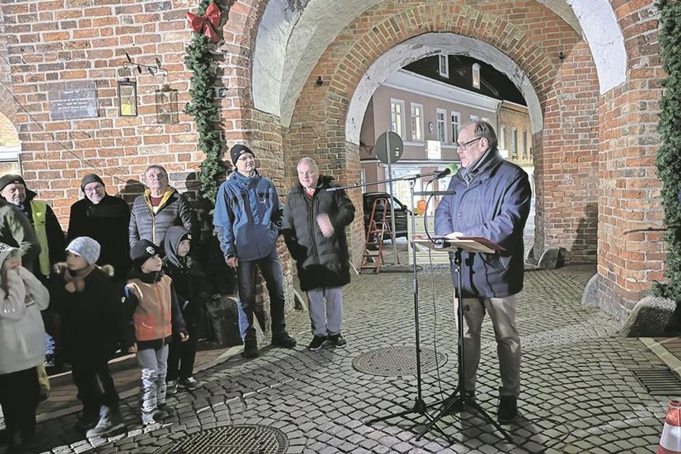 „Wir sind alle Weltklasse“ heißt das Bild der Klasse 4d, das sich hinter dem 1. Türchen verbarg.