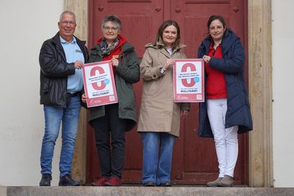 Nehmen am Protesttag der Apotheken teil (v. lks.): Dr. Ralf Stolley (Seestern Apotheke), Sigrid Hering (Markt-Apotheke), Kamila Andresen (Baltic Apotheke) und Ann-Christin Strehmel (Alte Stadt-Apotheke).
