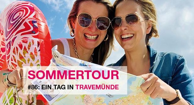 Die reporter-Podcasterinnen Gesche Muchow (lks.) und Kristina Kolbe gehen mit ihrem Podcast „Ostsee-Perlen“ sechs Wochen lang auf große Sommertour.