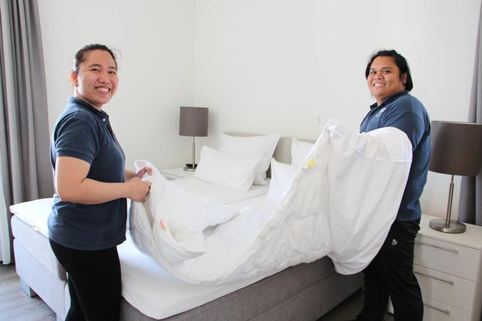 Seit letztem Sommer bereichern Bien Carbos und Rham Cailing von den Philippinen das Housekeeping-Team bei Urlando.