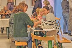 Die Bastelaktionen im Künstlermuseum sind besonders beliebt.