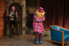 Die Komödie „Snowbound“ - so der Originaltitel - um zwei einsame Menschen, die mehr oder minder unfreiwillig miteinander auskommen müssen, entstammt der Feder des West End- und Broadway-Autors Peter Quilter.