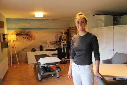 Lara Netek in ihrer Praxis in der Mühlenstraße 15.