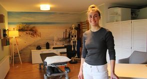 Lara Netek in ihrer Praxis in der Mühlenstraße 15.