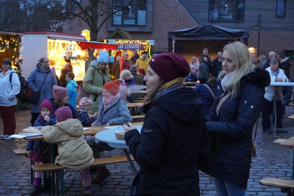 Der Kirchplatz erwies sich als geselliger Treffpunkt.
