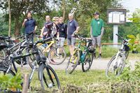 Und jetzt ab aufs Fahrrad. Marc Jansen sattelte als erster um und gewann schließlich auch den Duathlon.