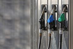 Zapfsäule: Durch eine vorausschauende Fahrweise lässt sich der Spritverbrauch deutlich senken.