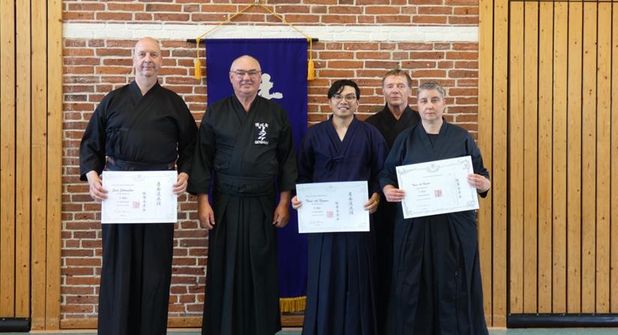 Sven Johannßen, Sensei Karl-Heinz Lübcke, Thien-An Nguyen, Harald Herrmann-Trentepohl und Nadine Faase (v. lks.) vom Neustädter LC.