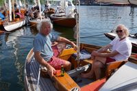 „Robby“ und „Eisen“ genossen nach der Up and Down Regatta am Freitag ihr Einlaufbier im Hafen.