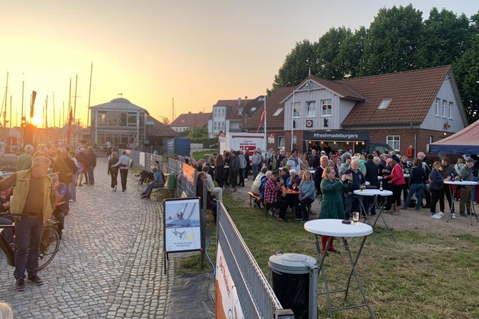 Abends wurde dann gemeinsam auf dem Netztrockenplatz gefeiert.