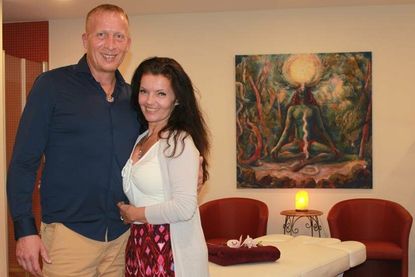Physiotherapeut Tobias Mielke und Yoga- und Ayurveda-Lehrerin Katarzyna Mielke setzen auf ganzheitliche Heilung und Entspannung.