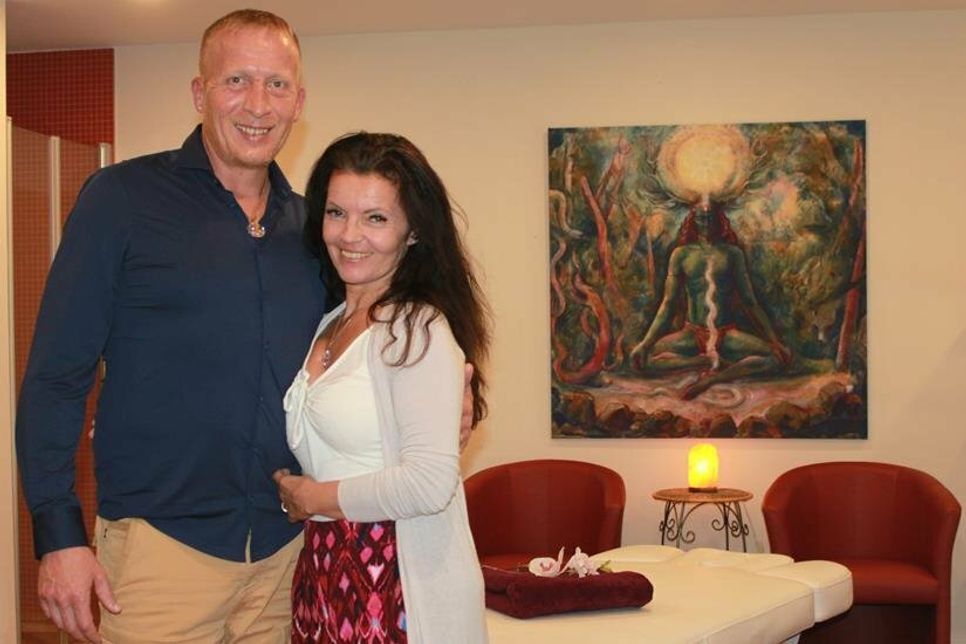 Physiotherapeut Tobias Mielke und Yoga- und Ayurveda-Lehrerin Katarzyna Mielke setzen auf ganzheitliche Heilung und Entspannung.