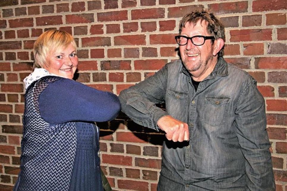 Gerhard Schöler wünscht seiner Nachfolgerin Christiane Losse viel Glück.