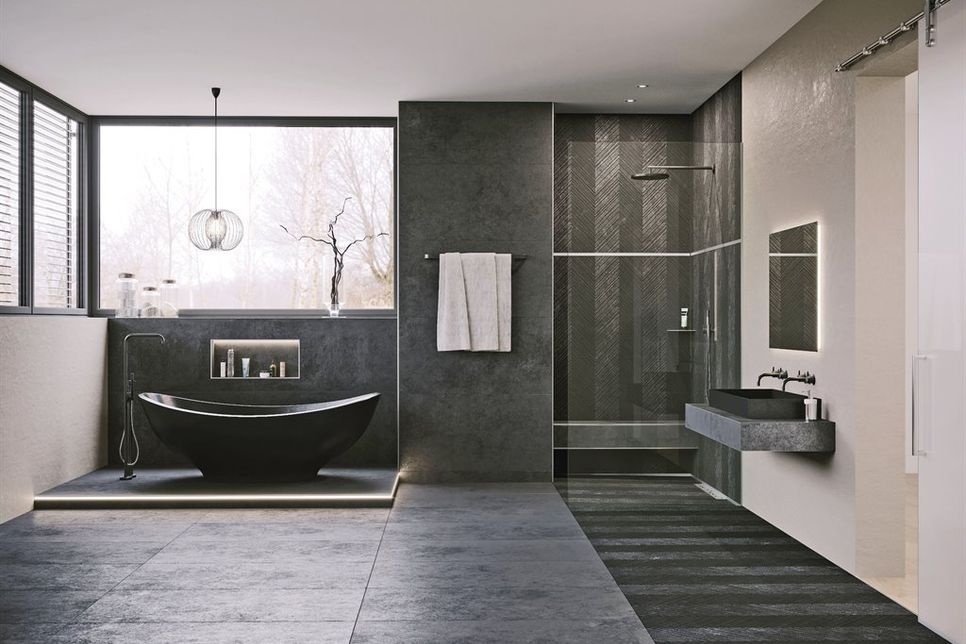 Das barrierefreie Badezimmer ist sicher und komfortabel zu nutzen und wirkt zudem auch besonders offen und großzügig. (Foto: djd/Schlüter-Systems)