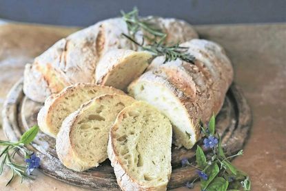 Unser blitzschnelles Baguette gelingt garantiert und ist superlecker.