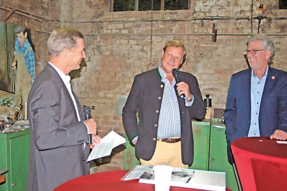 NDR- Kulturmoderator Michael Schreiber, Graf von Reventlou, Journalist Konrad Bockemöhl (v.l.).