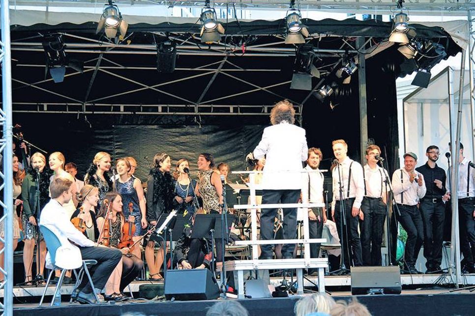 Die Studierenden der Musikhochschule Lübeck präsentieren am Donnerstag ihr Open air-Konzert unter dem Motto „Stairway to heaven“ auf dem Timmendorfer Platz.