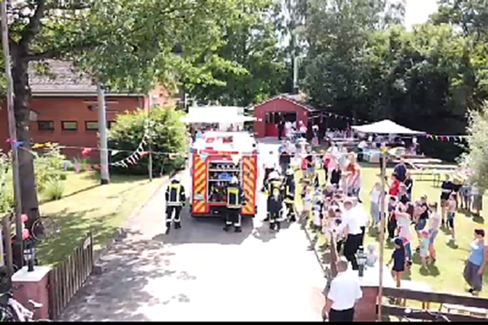 Das neue Feuerwehrauto MLF wurde bei einer kleinen Einsatzübung präsentiert.