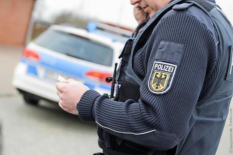 Im Antreffungsfalle wird um Hinweise an die Polizei in Eutin unter 04521/8010 oder die Regionalleitstelle der Polizei über „110“ wird gebeten.