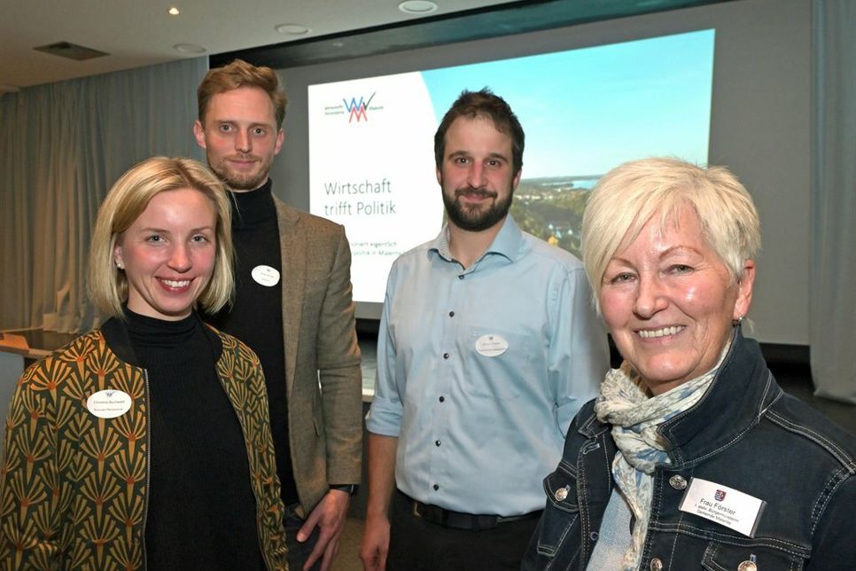 Freuten sich über reges Interesse und eine gut besuchte Veranstaltung: Die Vorstandsmitglieder der Wirtschaftsvereinigung Malente (WVM) Schatzmeisterin Christina Buchwald, Vorsitzender Jonas Stockel, 2. Vorsitzender Hinnerk Frahm und die stellvertretende Bürgermeisterin Gudrun Förster (v. l.).