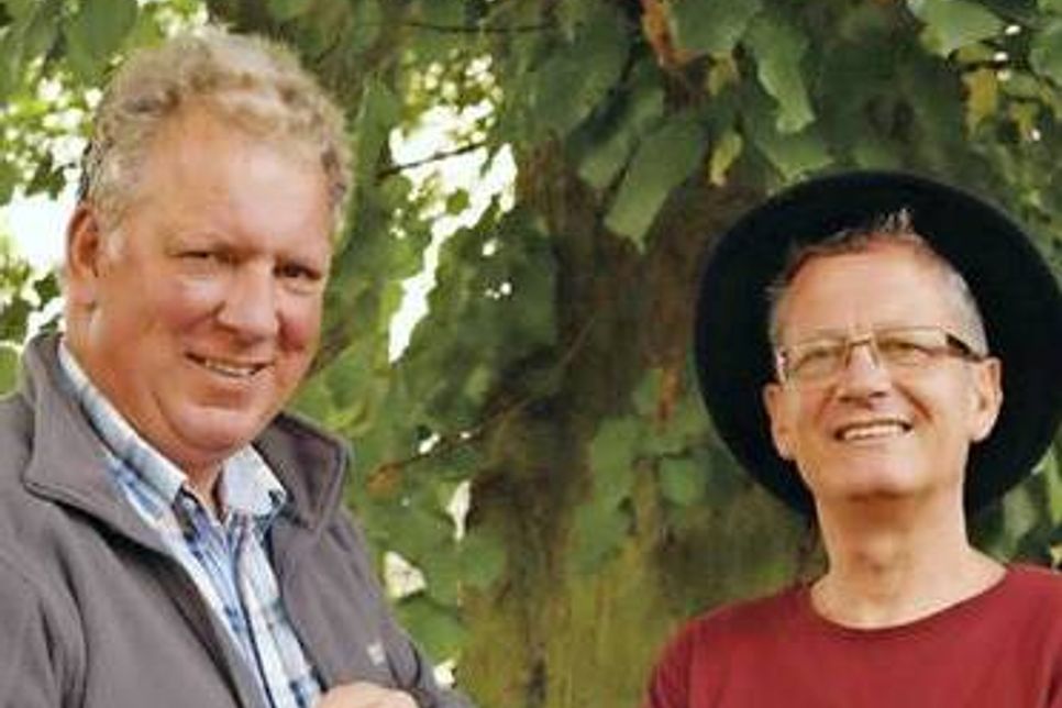 Jan Birk (re.) und Stephan Jarmatz laden ein zu einem geselligen Herbstmarkt mit Leckerem rund um den Apfel.