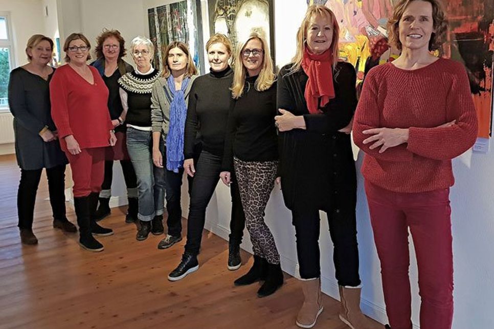 Den Workshop leitete die Laboer Künstlerin Karen Kieback (r).