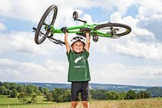 Den Vorteil leichter Räder spüren Kinder spätestens bei einer Steigung. Foto: djd/PYROBIKES Jürgen Fischer.