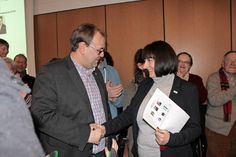 Bürgermeisterin Dr. Tordis Batscheider gratulierte ihrem strahlenden Nachfolger.