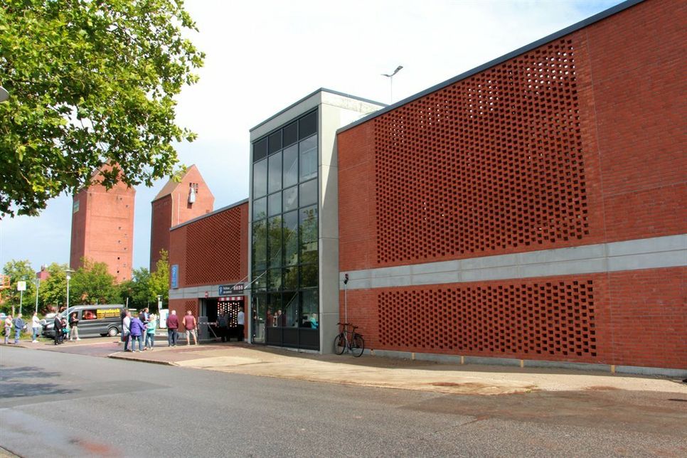 Die rote Klinkerfassade soll die Ziegel des LHG-Speichers widerspiegeln.