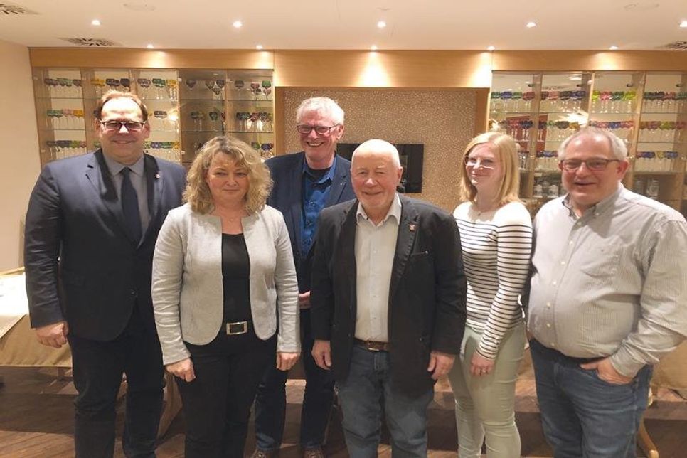 Sind stolz auf das gelungene Folklore-Festival 2019: Mirko Spieckermann, Barbara Helbach, Uwe Muchow, Sönke Sela, Kristina Witt und Dirk Helbach (v. lks.).