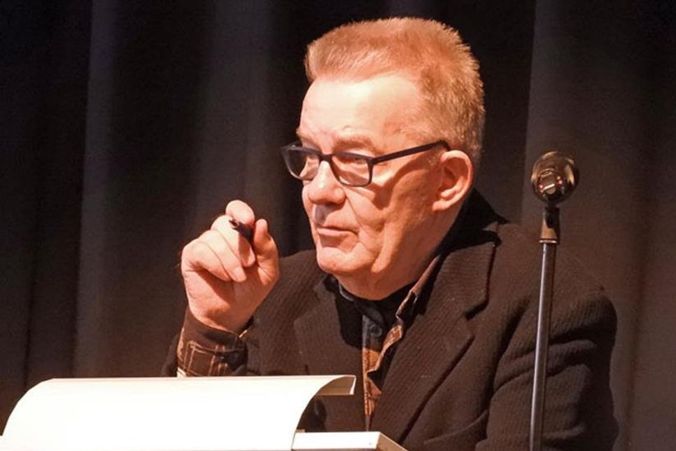 Peter Drauschke sprach als DDR-Zeitzeuge in der Aula der Voß-Schule.