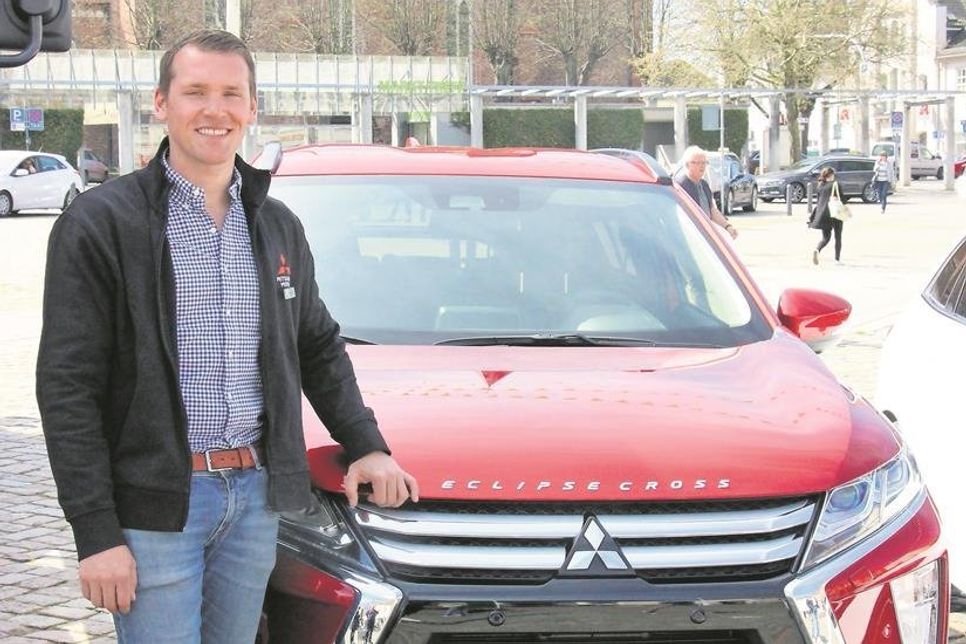 Dennis Herzog vom Autohaus Herzog freut sich schon auf viele Fachfragen am Sonntag. Sehen Sie die Vorstellung des neuen Mitsubishi Outlander Plug in Hybrid im Video.