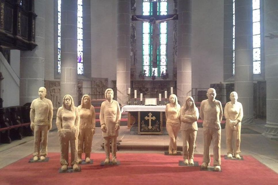 Vom 11. August bis 31. Oktober stehen die Skulpturen des Bildhauers Stephan Guber in der St. Jürgen Kirche Grube.