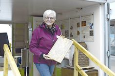Anke Last, Vorsitzende des Imkervereins Bad Schwartau und Umgebung und Landesverbandsvorsitzende Schleswig-Holsteinischer und Hamburger Imker e.V., informiert mit zahlreichen Unterstützern über Möglichkeiten, Bienen- und Insekten bessere Lebensräume zu ermöglichen.