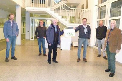Carsten Burggraf, Frank Schlemminger, Dr. Kuno Brehm, Dr. Thomas Holzhüter, Dr. Stefan Bräger und Erich Struck bei der Übertragung der Betreuung des Naturschutzgebietes.