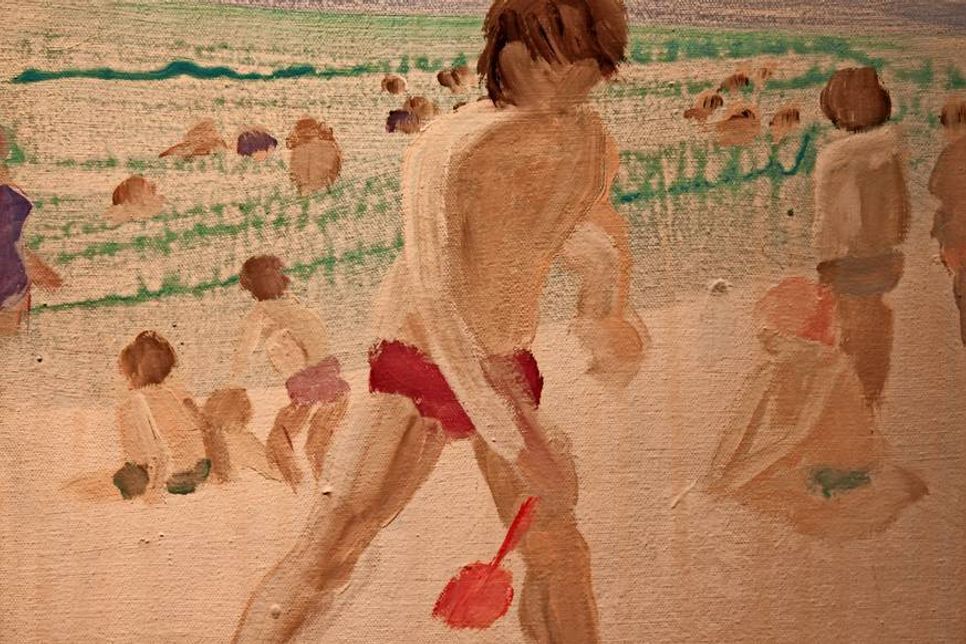 „Mimizan“ von Katrin Pieczonka zeigt spielende Kinder am Strand. Eine lustvolle wie selbstvergessene Naturerfahrung, die positive Erinnerungen auslöst.