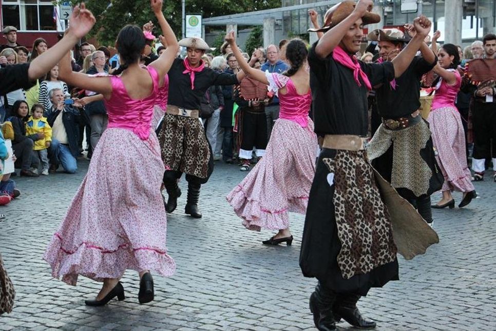 Eine Woche Tanz und Musik, bunte Trachten und fröhliches Miteinander. (Archivbild)
