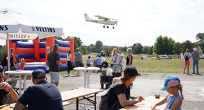Kalte Getränke, Leckeres vom Grill, eine Hüpfburg und jede Menge Flugzeuge gab es am vergangenen Samstag auf dem Flugplatzfest in Grube.