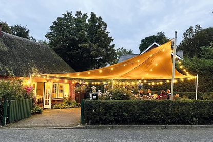 Kulturverein Kleine Waldschänke: Ein Sonnensegel als „Kulturdach“ zum 40. Geburtstag