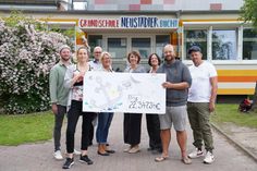 Organisatoren, Großsponsoren und Spendenempfänger waren gleichermaßen begeistert von der überwältigenden Summe.
