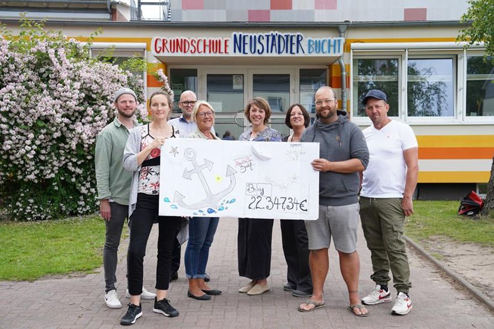 Organisatoren, Großsponsoren und Spendenempfänger waren gleichermaßen begeistert von der überwältigenden Summe.