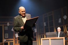 Ulrich Gebauer singt, spielt und liest Gedichte, die allesamt musikalisch von Ralf Schink umgesetzt wurden. (Foto: Jessica Theis)