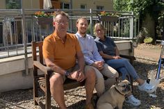 Carolina Paap, Jan-Ole Paap und Jochen Paap (v. re.) bieten seit über 30 Jahren familiäre Pflege, persönliche Betreuung und ein liebevolles Zuhause für ältere Menschen.