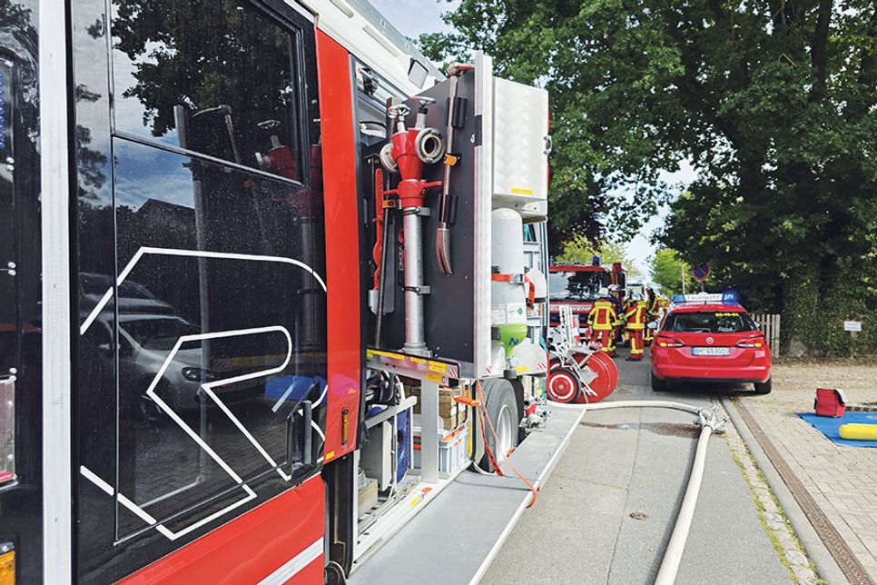 Am Montag wurde die Feuerwehr zu einem Zimmerbrand in die Hansastraße in Scharbeutz alarmiert.