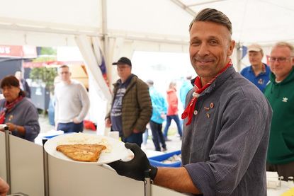 Köstlich und kross gebraten mit herzhaftem Kartoffelsalat, die Nachfrage nach Plattfisch war groß.
