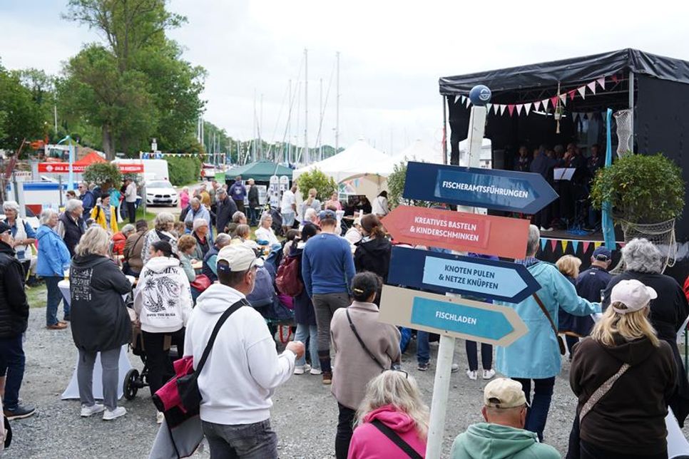 Fischeramtsführungen, Basteln, Knoten pulen, beim Platt-Fischtag wartete ein vielseitiges Programm.