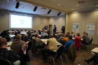 Zahlreiche interessierte Bürgerinnen und Bürger informierten sich im Haus der Begegnung über die Ergebnisse der kommunalen Wärmeplanung und die Möglichkeiten einer künftig klimafreundlichen Wärmeversorgung in Lensahn.