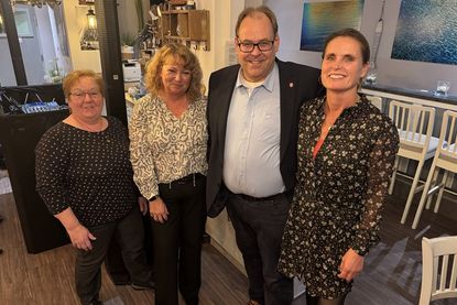 Bürgermeister Mirko Spieckermann zusammen mit Dorothee Kaschner, Barbara Helbach und Stephanie Hagen (v. lks.).