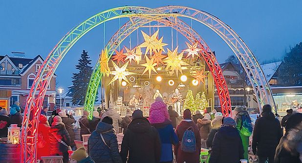 Einer der schönsten Weihnachtsmärkte der Region: „Fischers Wiehnacht“ lädt am zweiten Adventswochenende bei viel Live-Musik zum Verweilen ein.